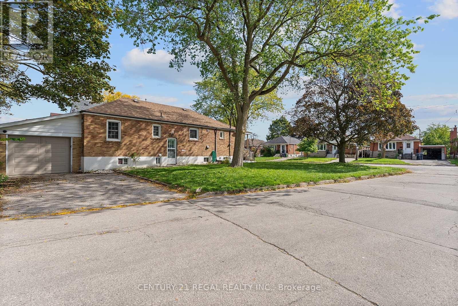 106 Flora Drive, Toronto (dorset Park), Ontario