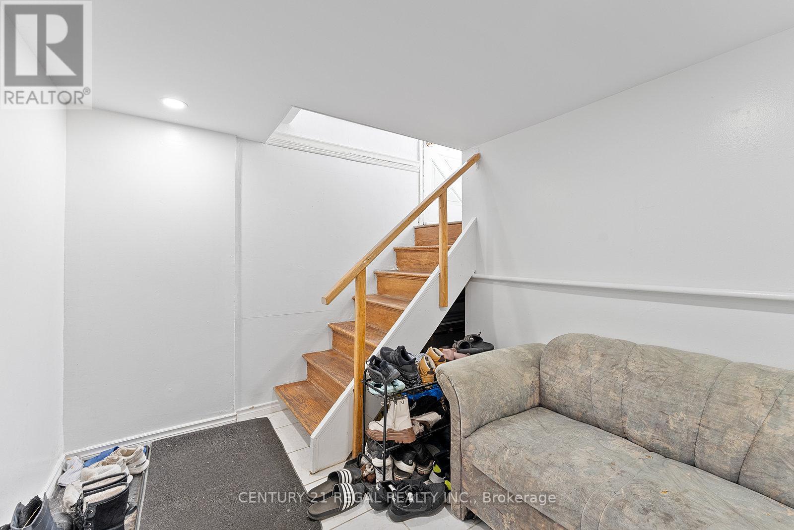 106 Flora Drive, Toronto (dorset Park), Ontario