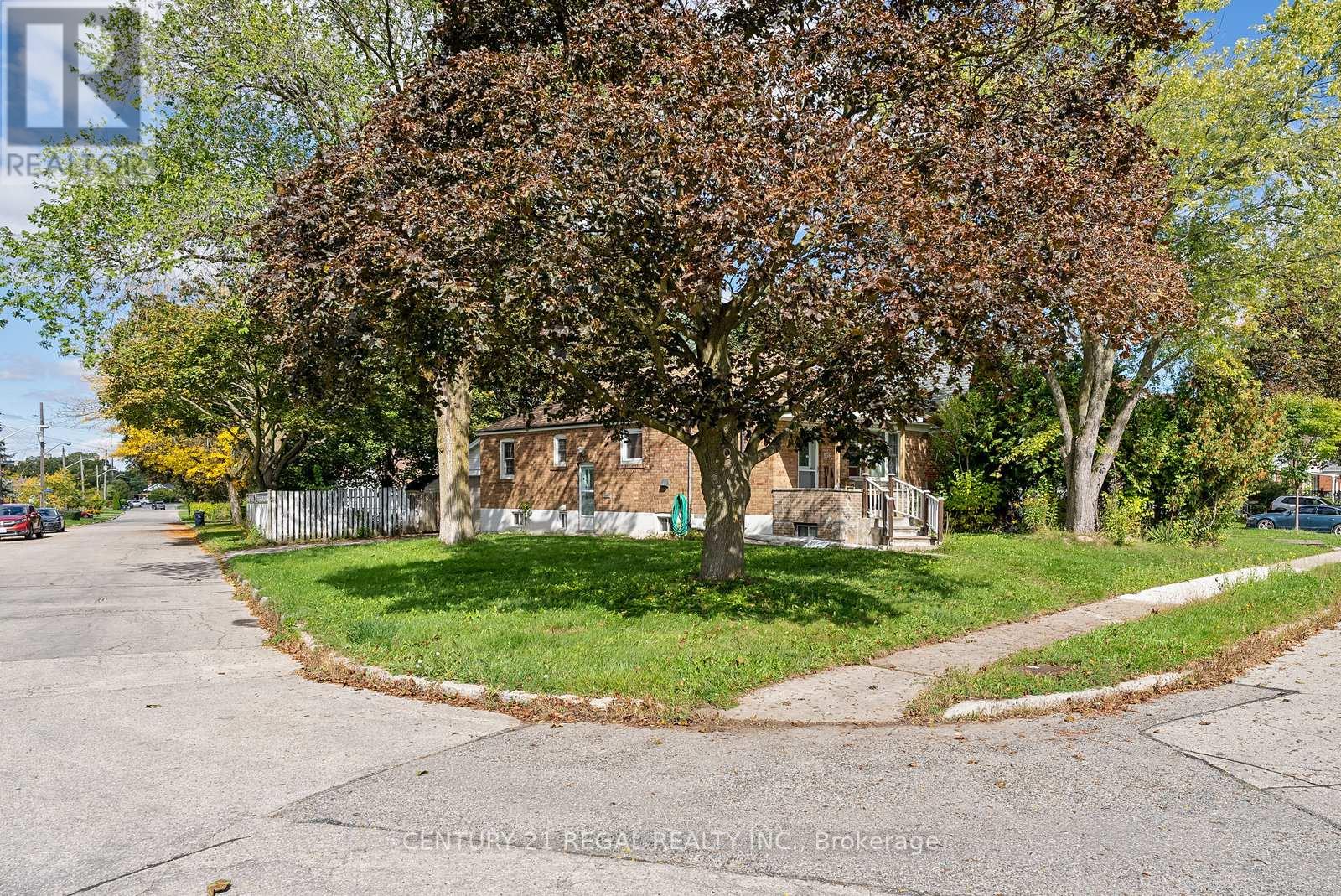 106 Flora Drive, Toronto (dorset Park), Ontario