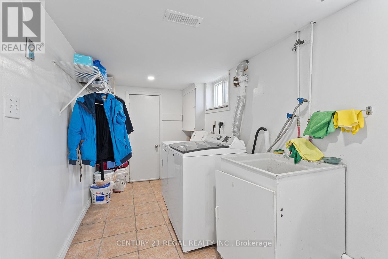106 Flora Drive, Toronto (dorset Park), Ontario
