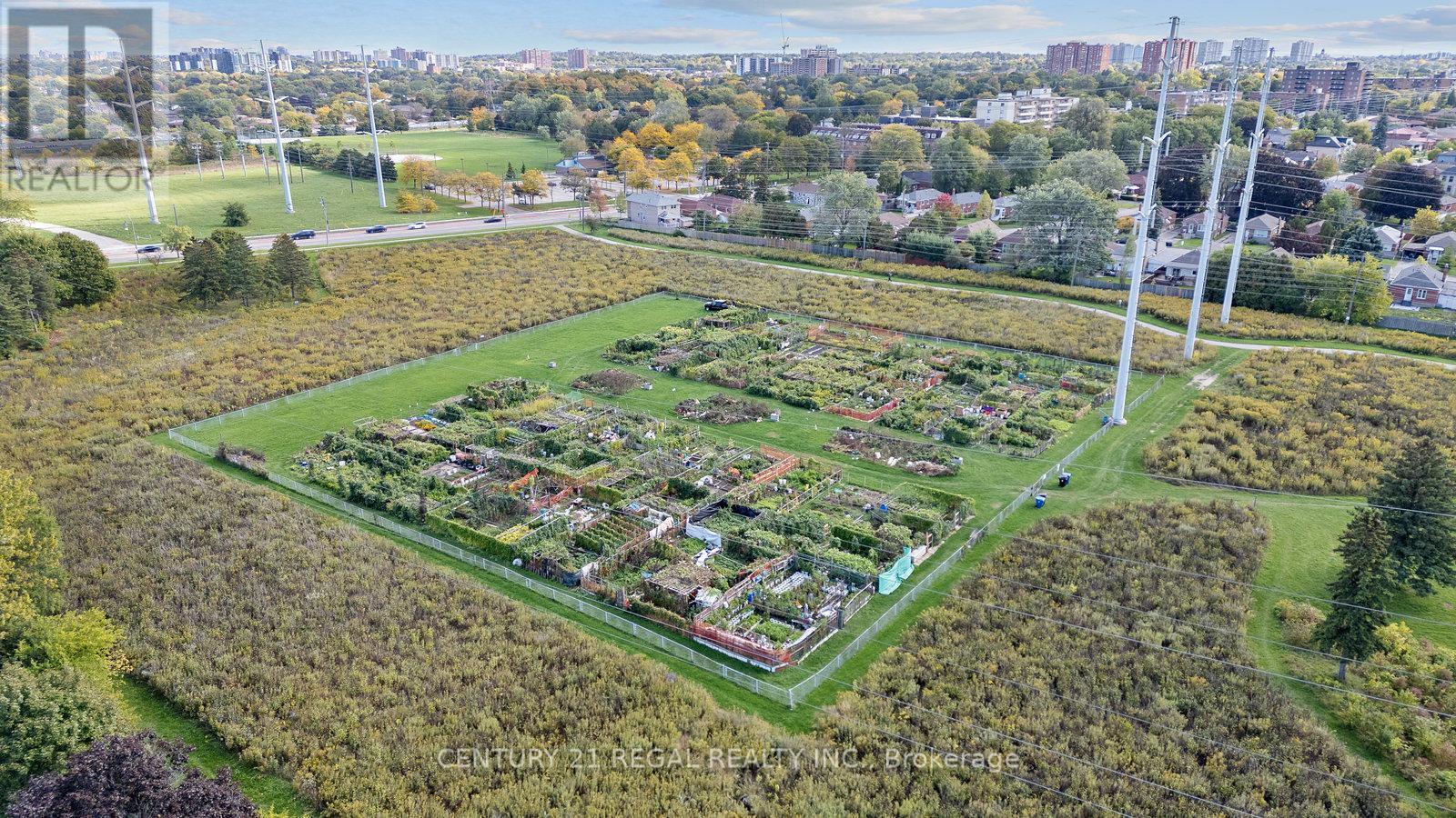106 Flora Drive, Toronto (dorset Park), Ontario