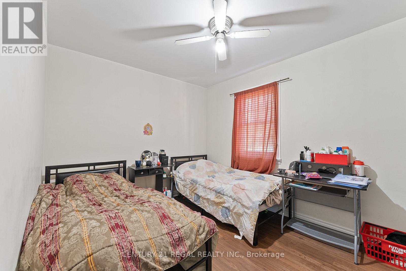 106 Flora Drive, Toronto (dorset Park), Ontario
