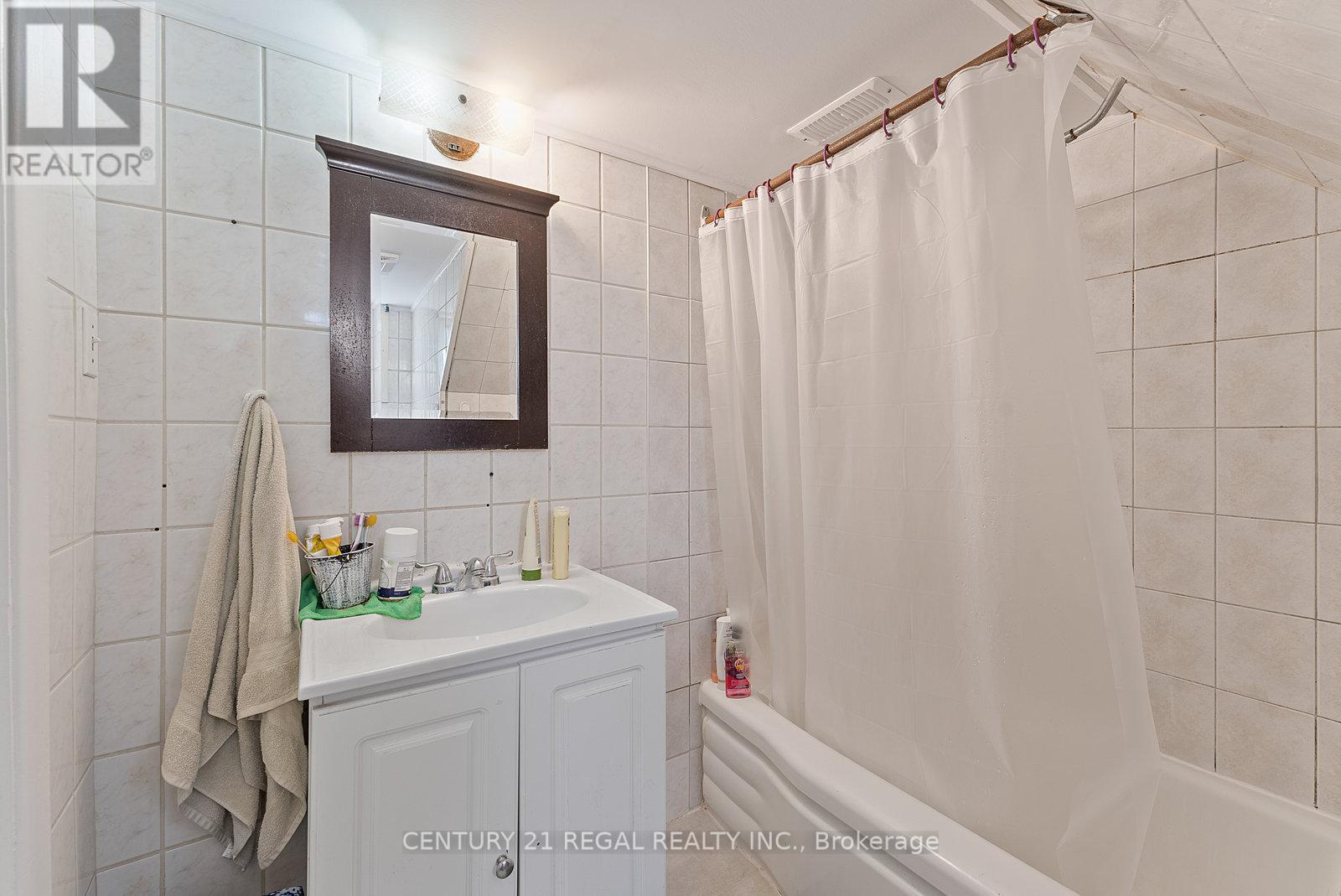 106 Flora Drive, Toronto (dorset Park), Ontario