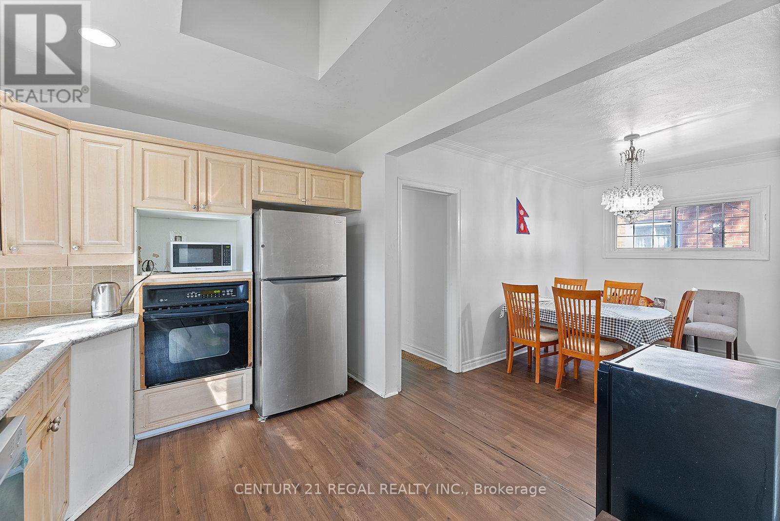 106 Flora Drive, Toronto (dorset Park), Ontario