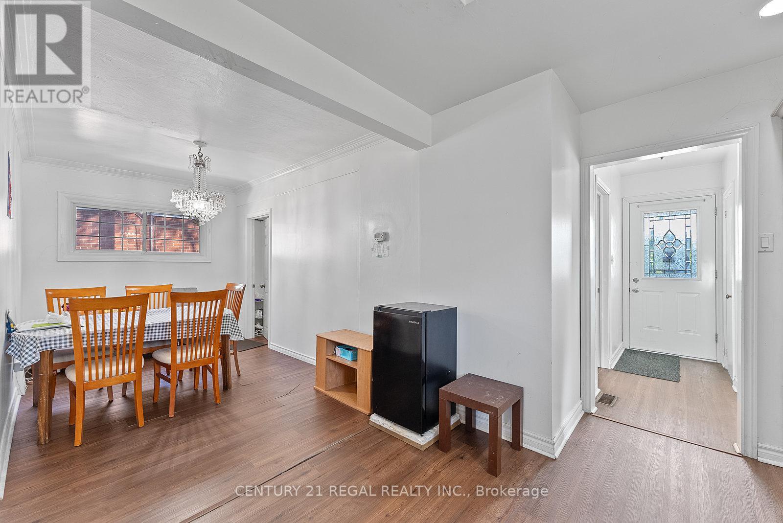 106 Flora Drive, Toronto (dorset Park), Ontario