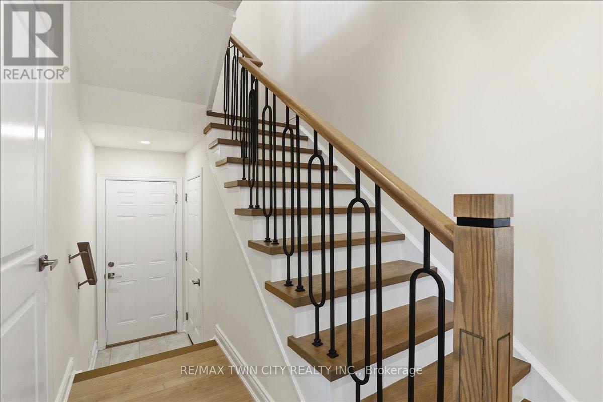 10 Gourlay Farm Lane, North Dumfries, Ontario