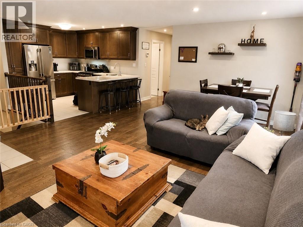 112 Anastasia Boulevard, Smithville, Ontario