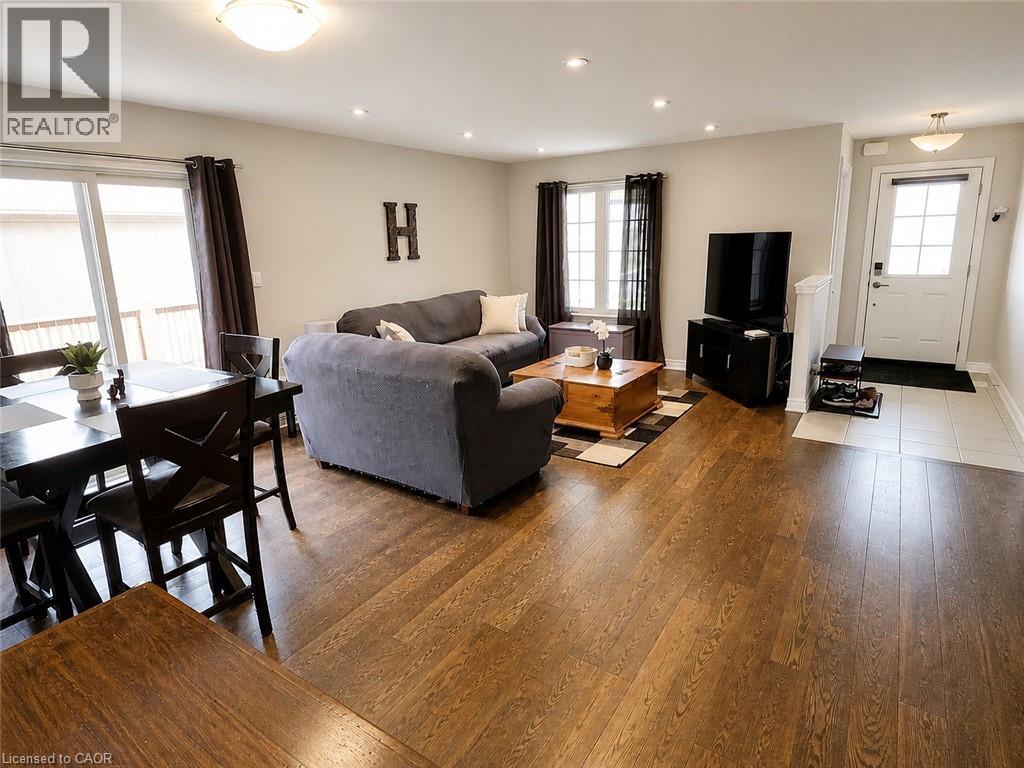 112 Anastasia Boulevard, Smithville, Ontario