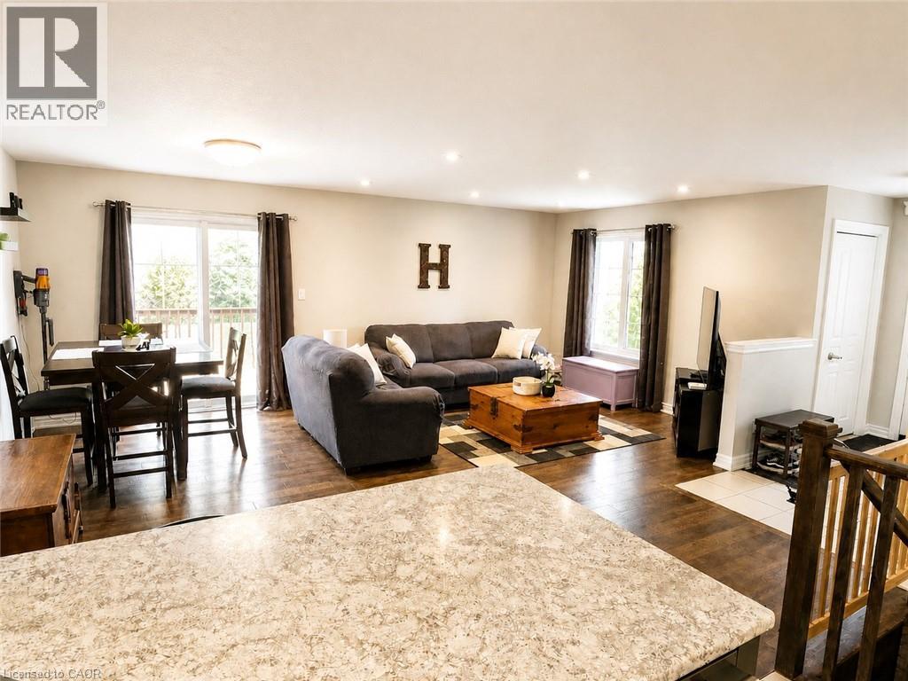112 Anastasia Boulevard, Smithville, Ontario
