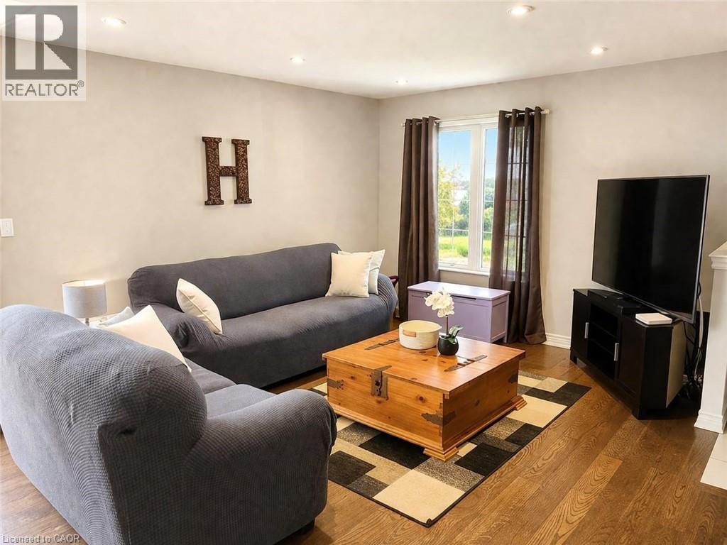 112 Anastasia Boulevard, Smithville, Ontario