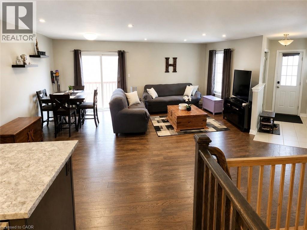 112 Anastasia Boulevard, Smithville, Ontario
