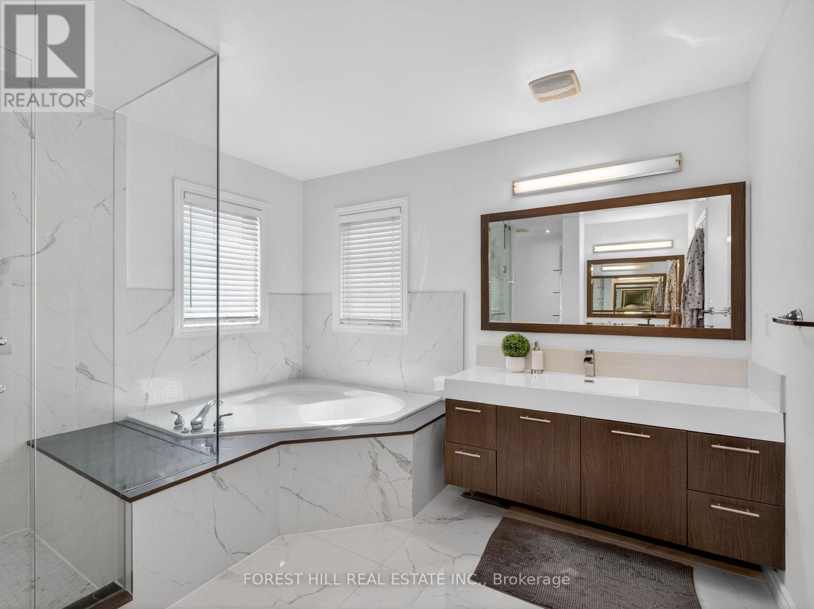92 Seabreeze Avenue, Vaughan (patterson), Ontario