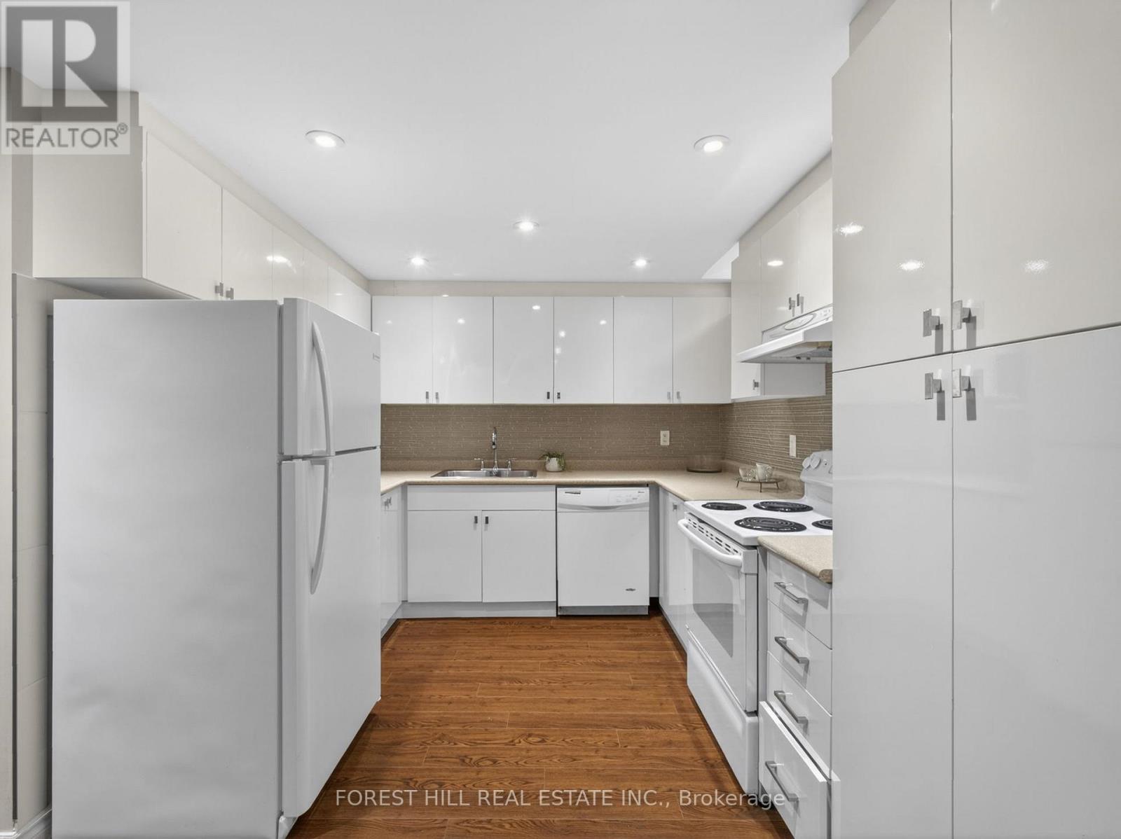 92 Seabreeze Avenue, Vaughan (patterson), Ontario