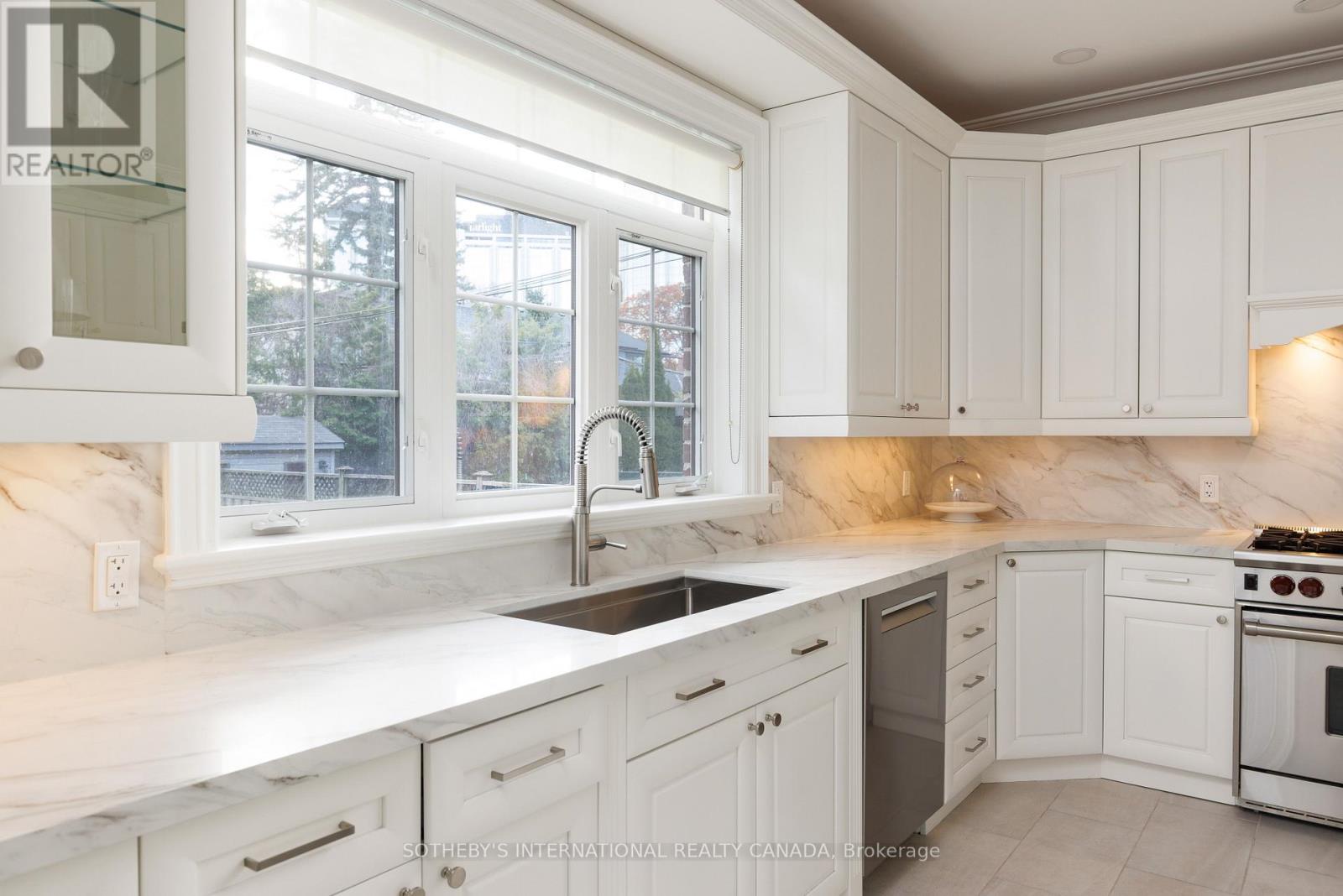 36 Gardenvale Road, Toronto (stonegate-queensway), Ontario