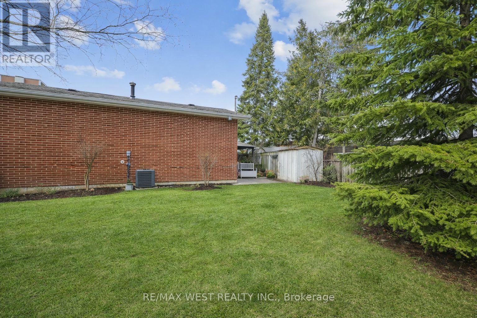 2 Lisburn Crescent, Toronto (don Valley Village), Ontario