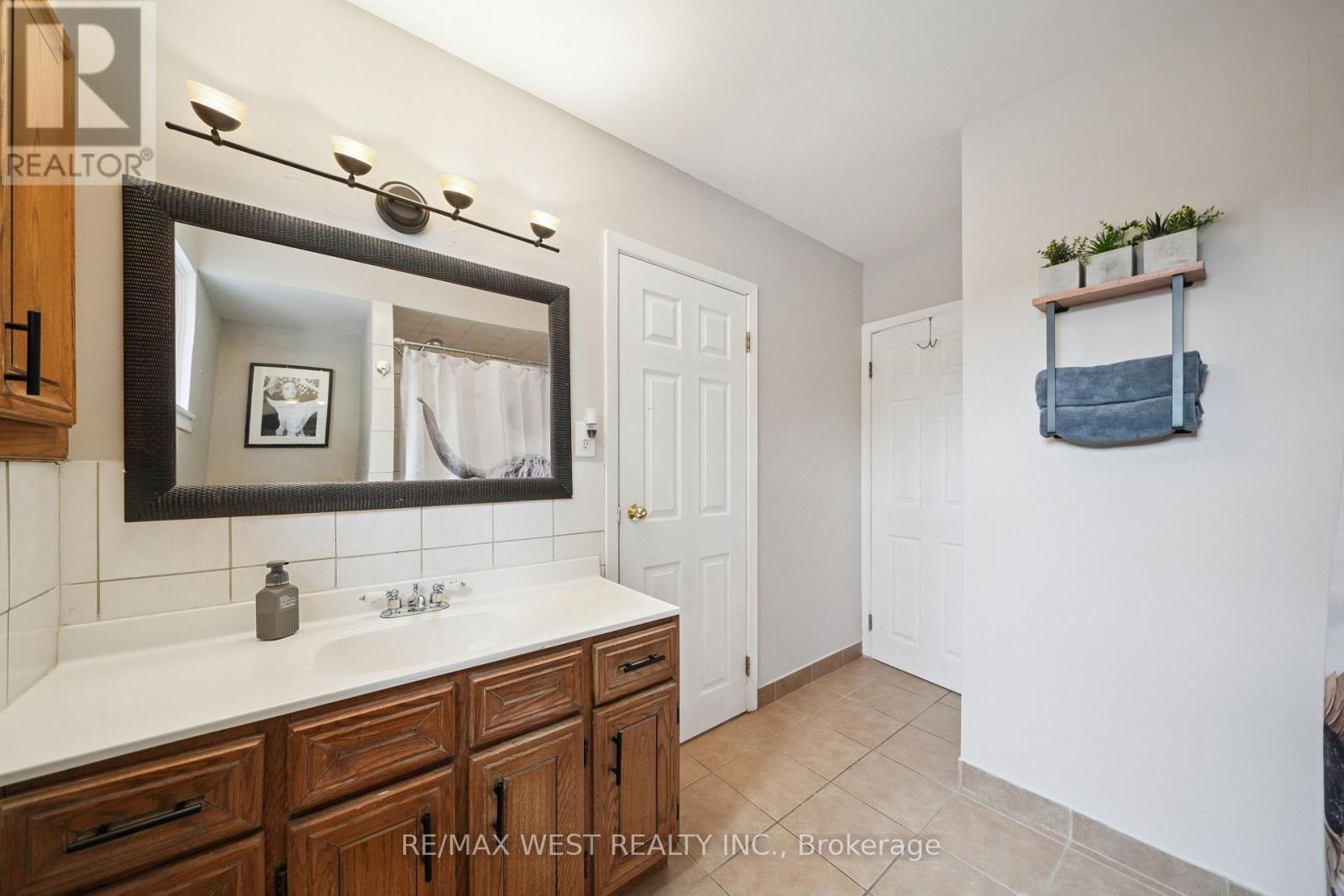 2 Lisburn Crescent, Toronto (don Valley Village), Ontario