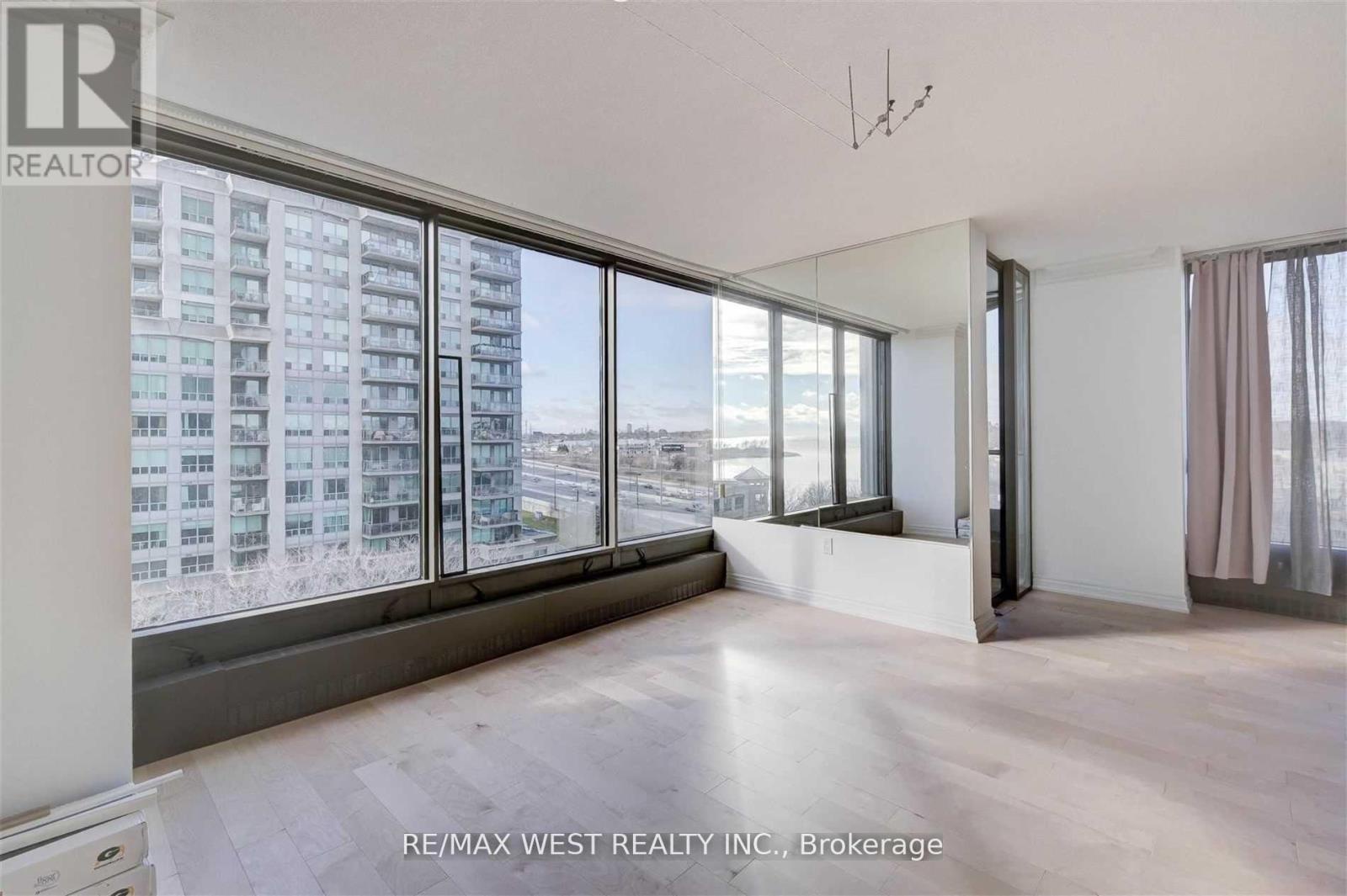 807 - 2045 Lake Shore Boulevard W, Toronto (mimico), Ontario
