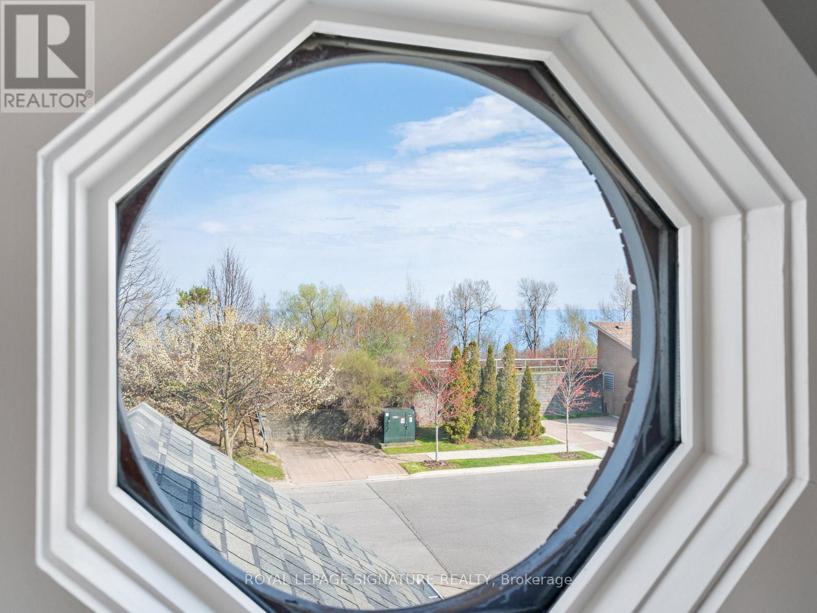 52 Lakeridge Drive, Toronto (centennial Scarborough), Ontario