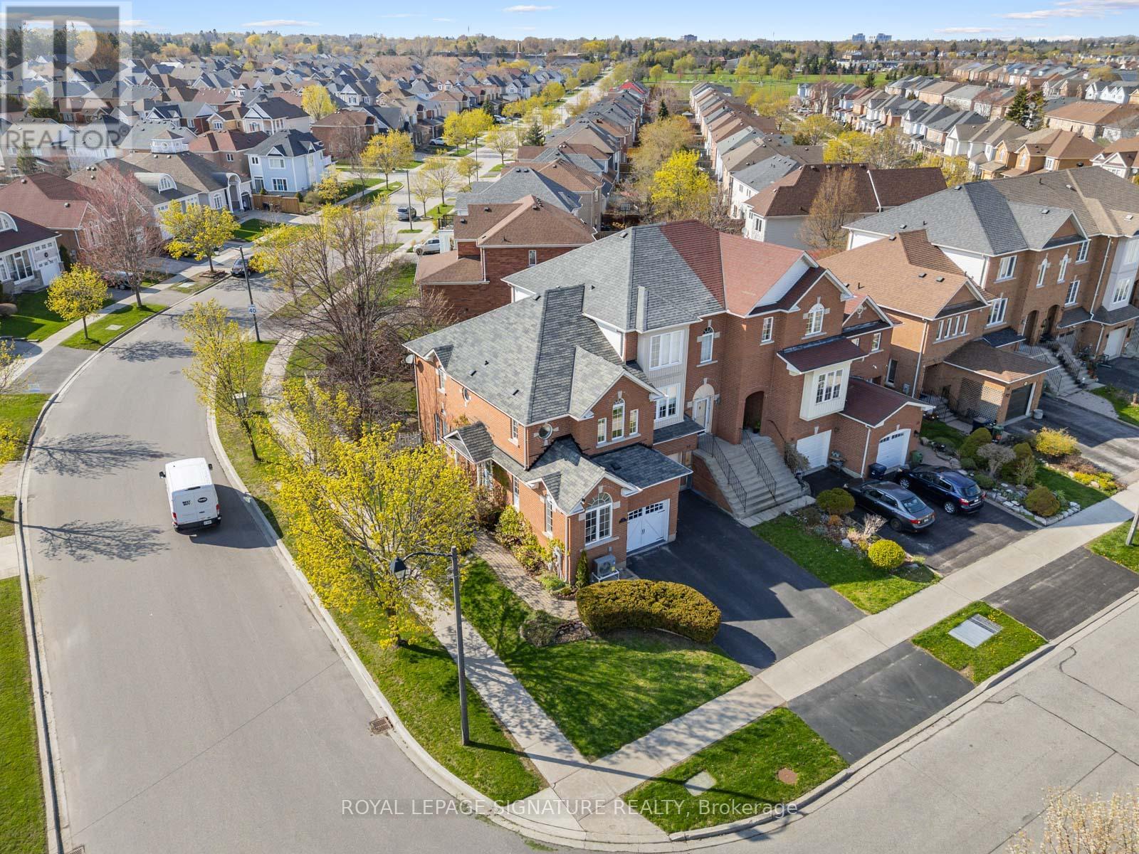 52 Lakeridge Drive, Toronto (centennial Scarborough), Ontario