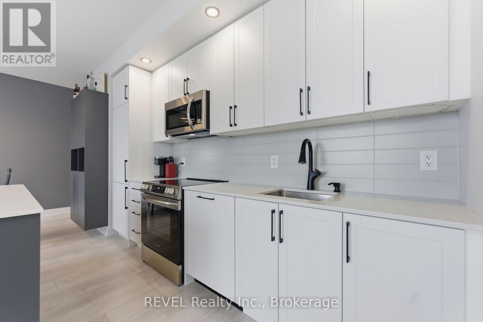 405 - 2450 Old Bronte Road, Oakville (wm Westmount), Ontario