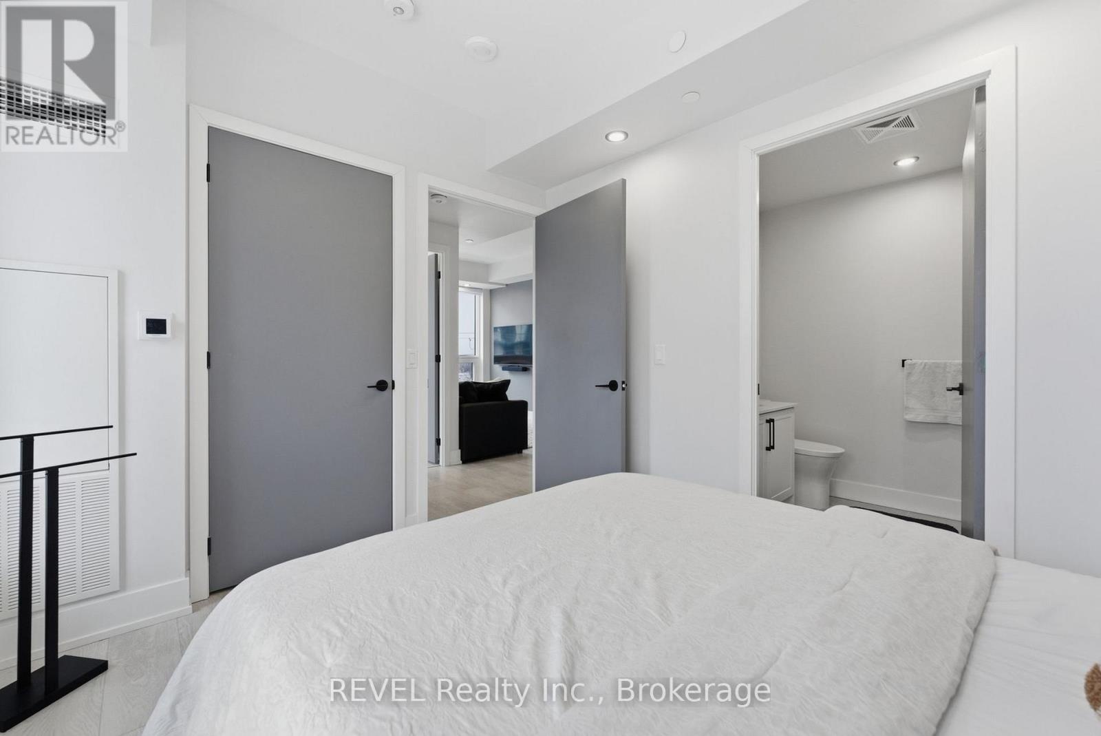 405 - 2450 Old Bronte Road, Oakville (wm Westmount), Ontario