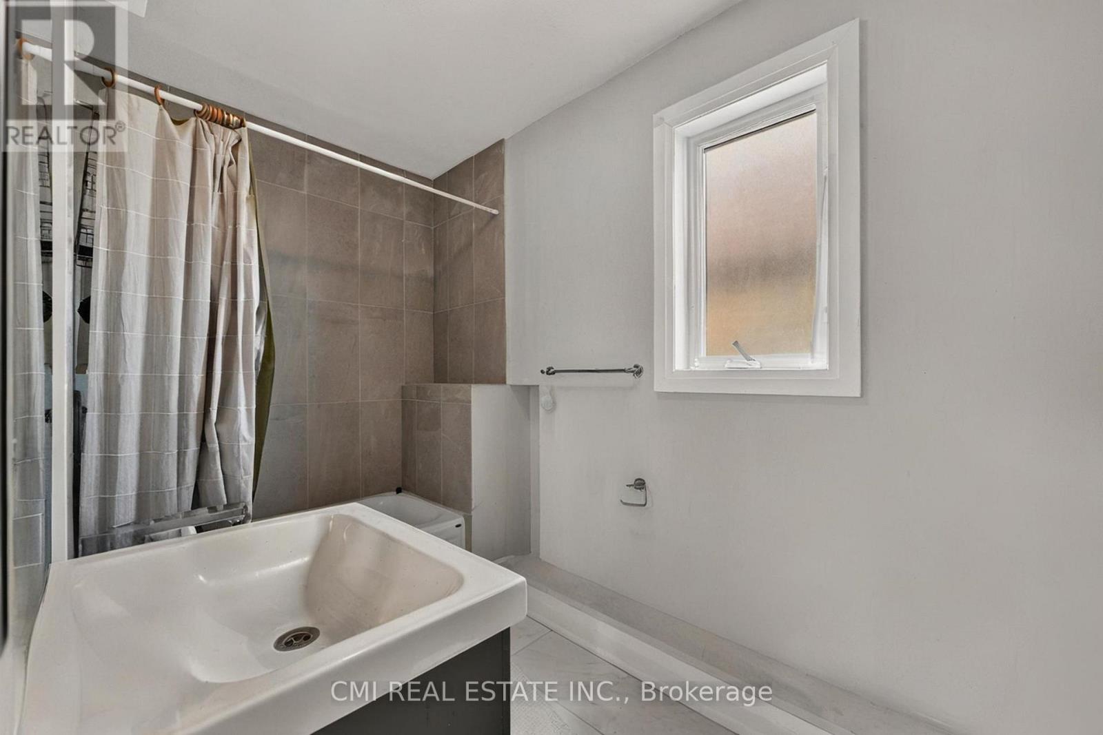 20 Jeavons Avenue, Toronto (clairlea-birchmount), Ontario