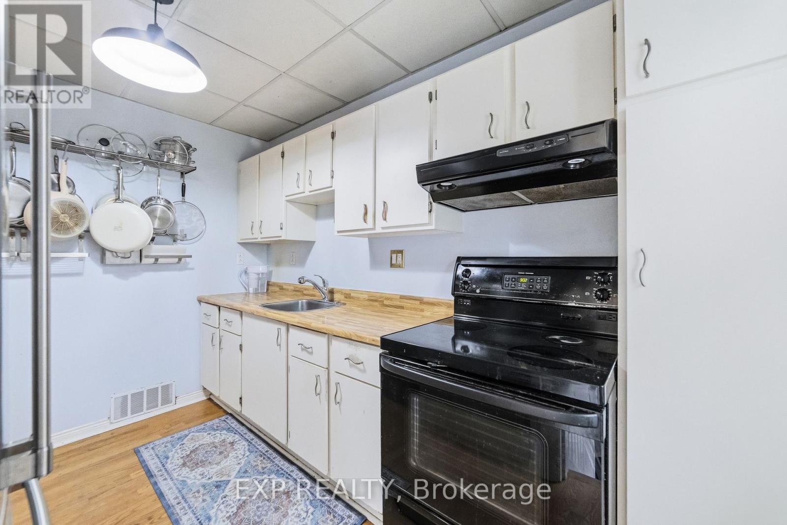42 Clissold Road N, Toronto (islington-city Centre West), Ontario