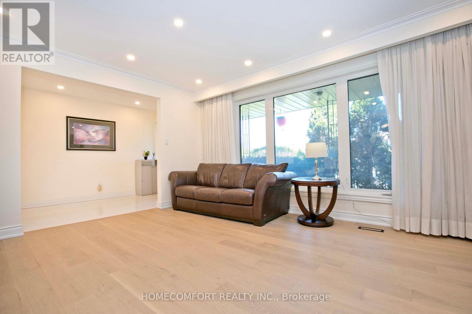 19 Oldborough Circle, Toronto (don Valley Village), Ontario