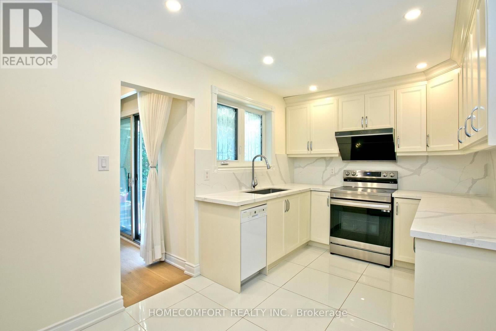 19 Oldborough Circle, Toronto (don Valley Village), Ontario