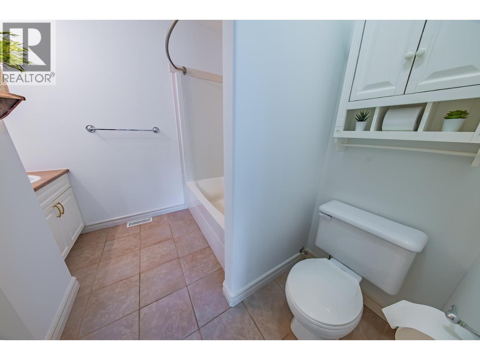 A 10007 111 Avenue, Fort St. John, British Columbia