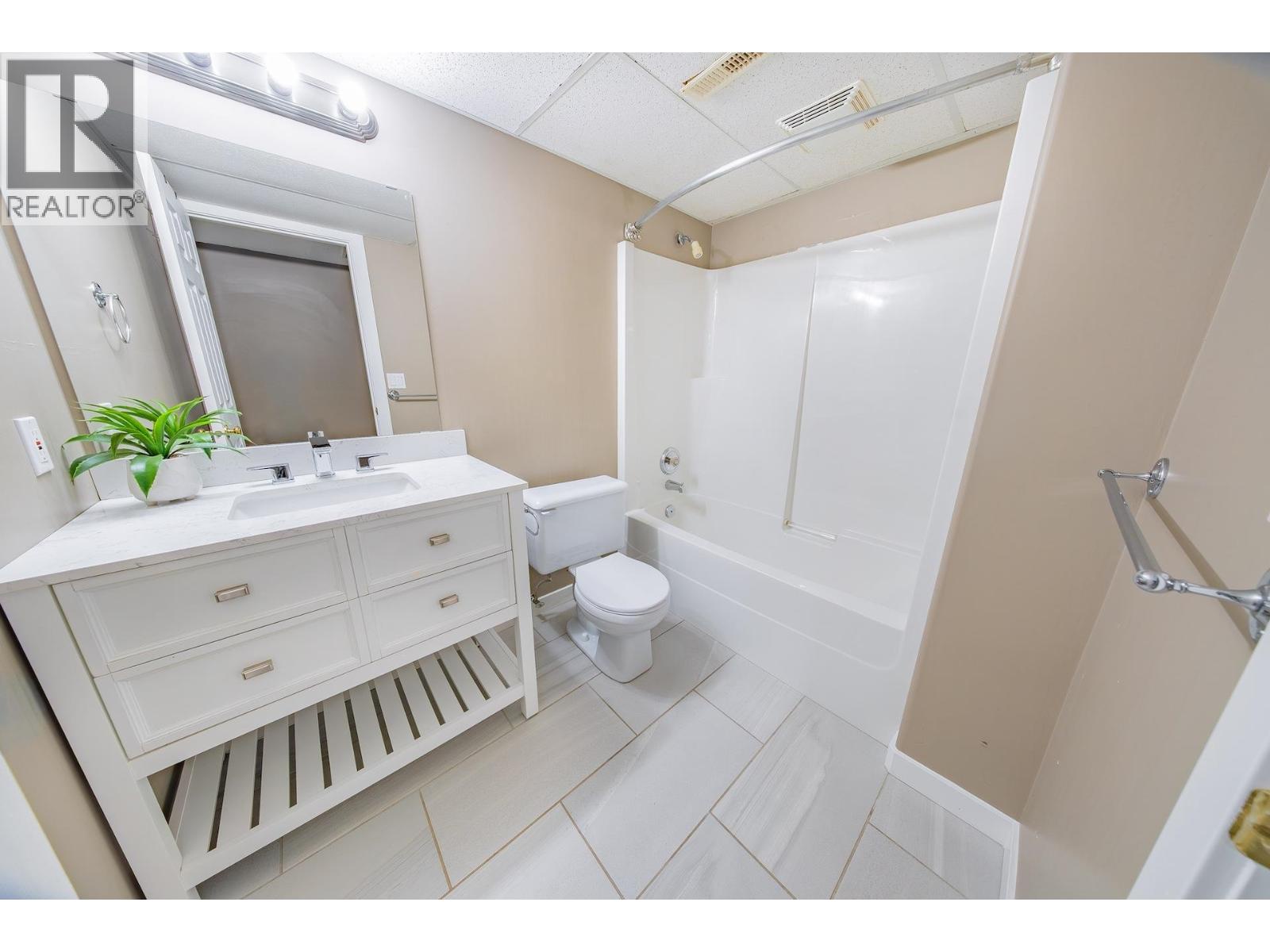 A 10007 111 Avenue, Fort St. John, British Columbia