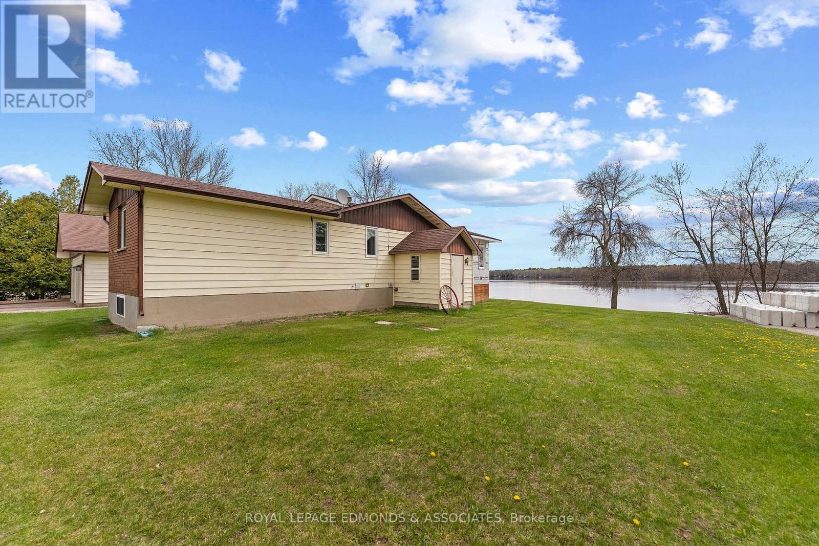 160 Lacroix Bay Road, Whitewater Region, Ontario