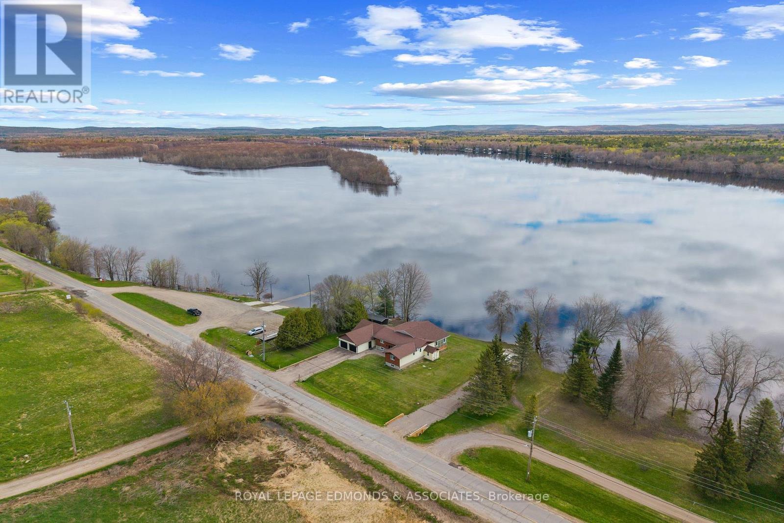 160 Lacroix Bay Road, Whitewater Region, Ontario