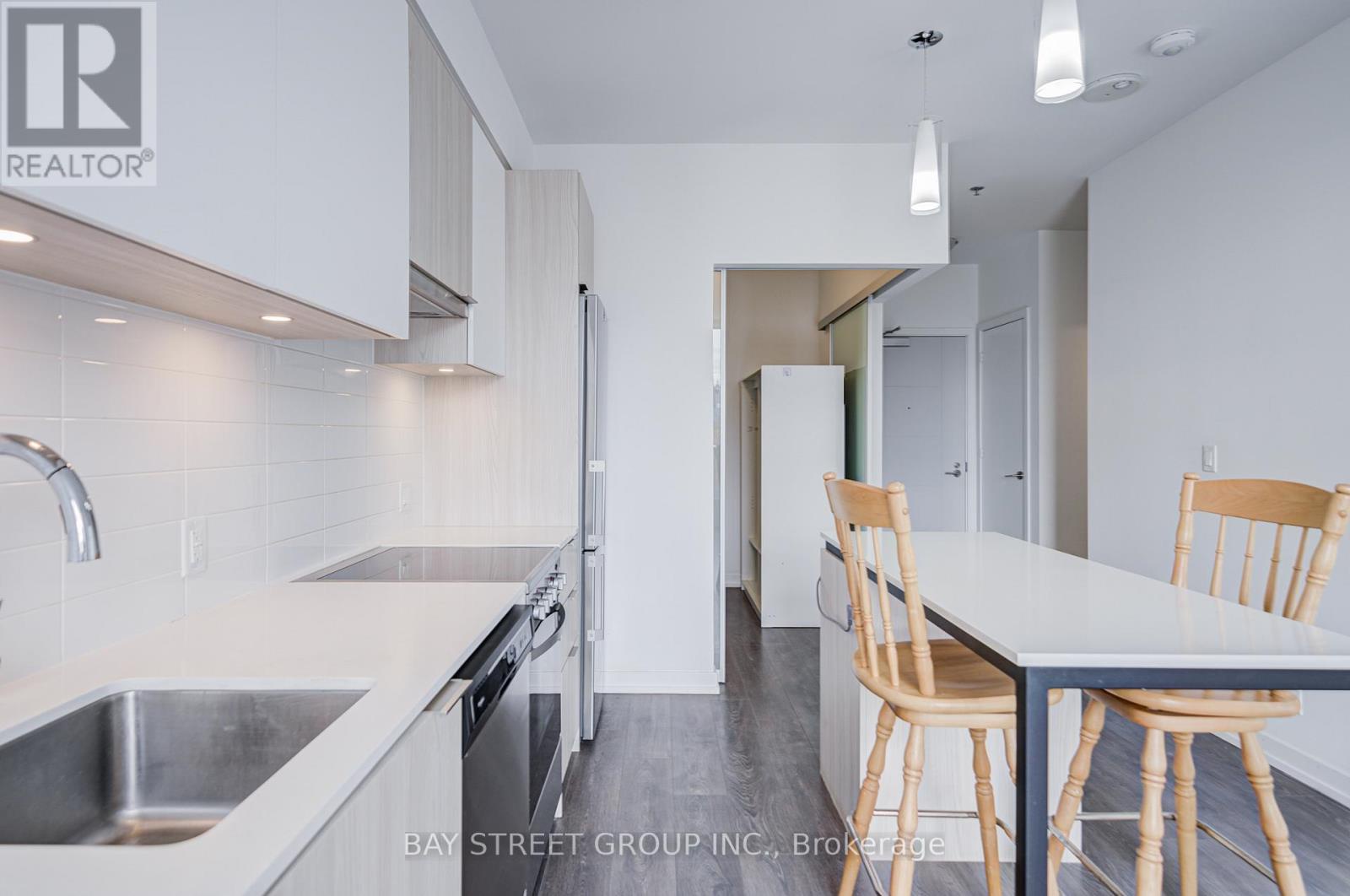 612 - 203 College Street, Toronto (kensington-chinatown), Ontario
