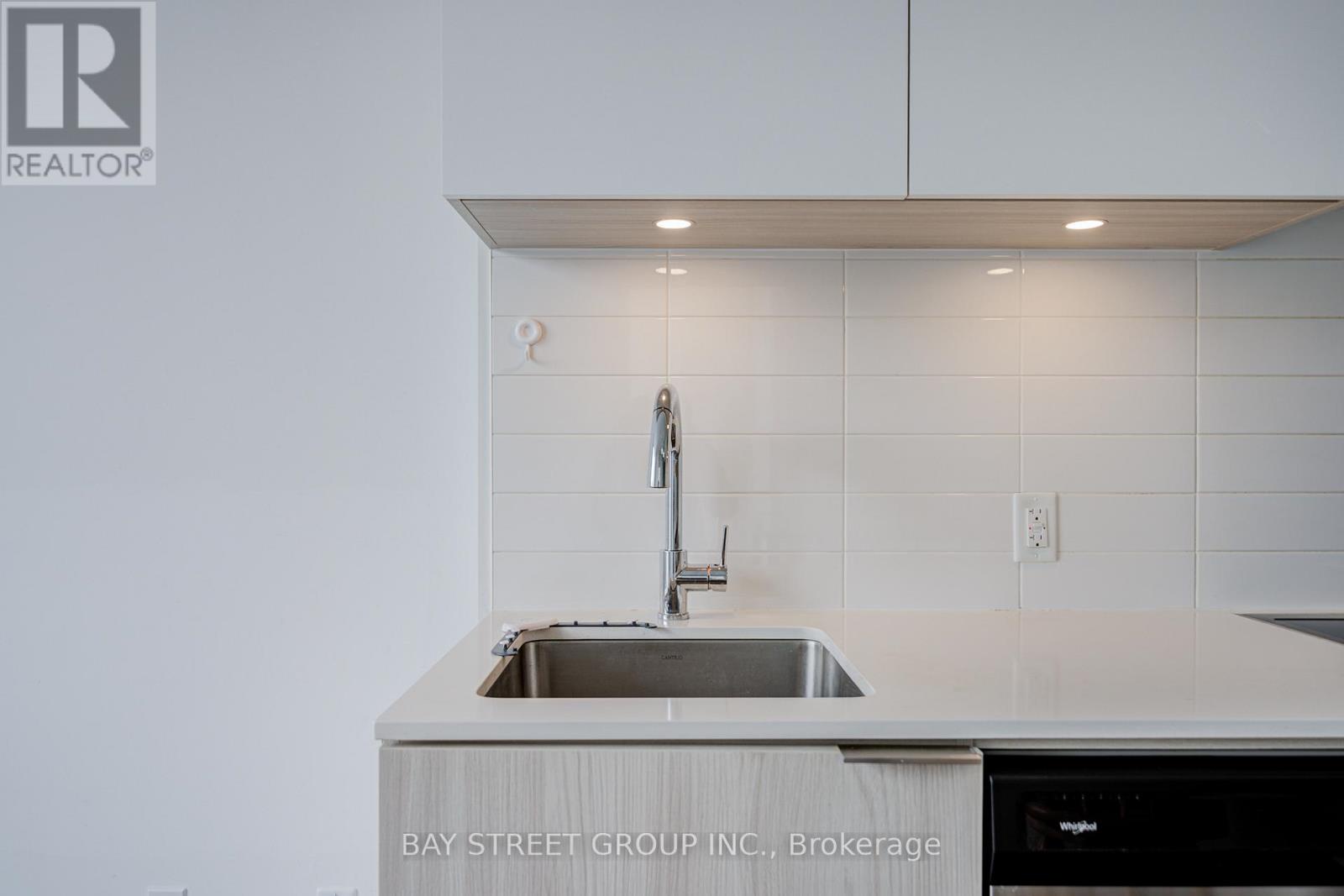 612 - 203 College Street, Toronto (kensington-chinatown), Ontario