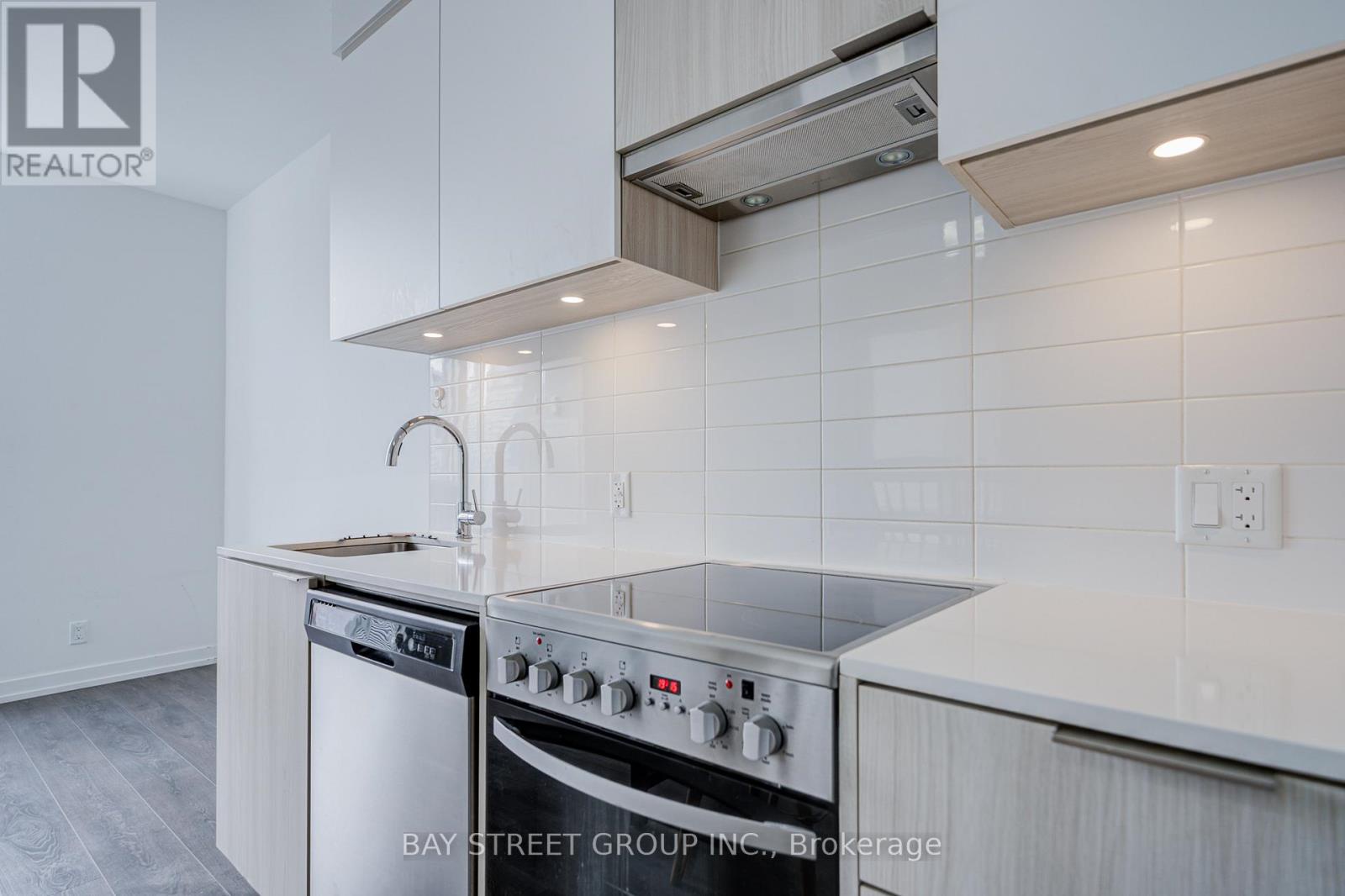 612 - 203 College Street, Toronto (kensington-chinatown), Ontario