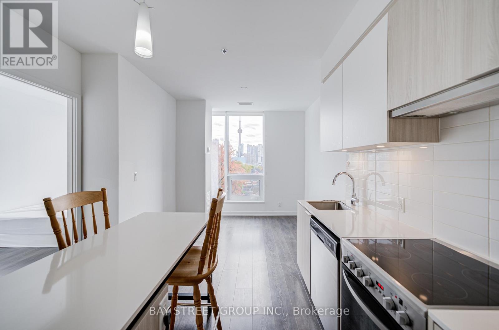 612 - 203 College Street, Toronto (kensington-chinatown), Ontario