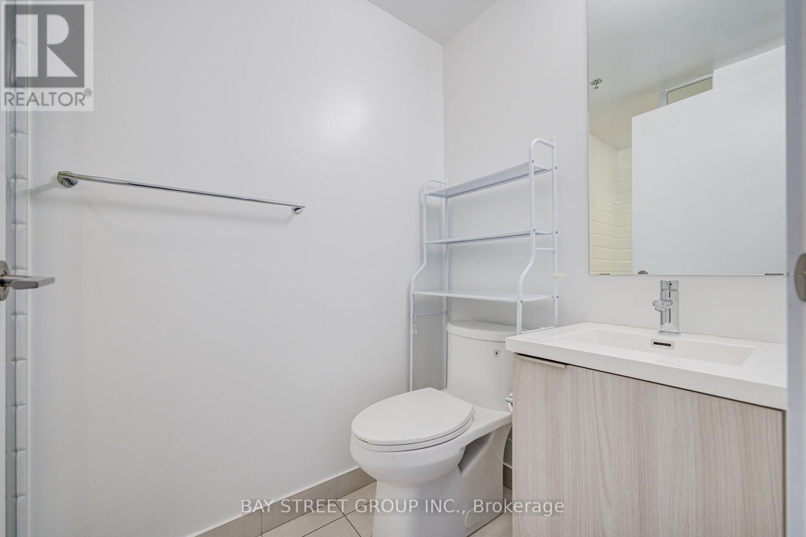 612 - 203 College Street, Toronto (kensington-chinatown), Ontario