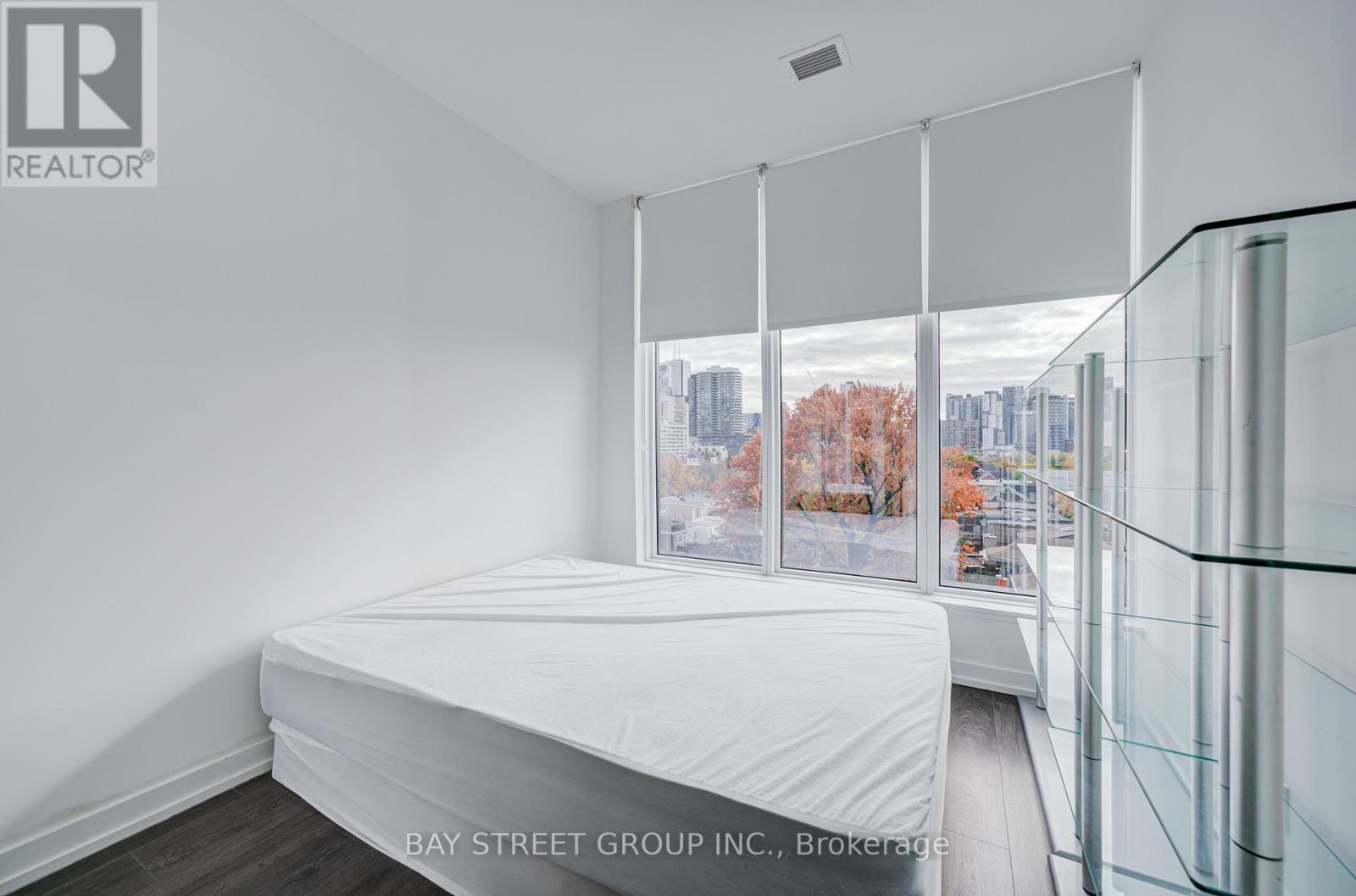 612 - 203 College Street, Toronto (kensington-chinatown), Ontario