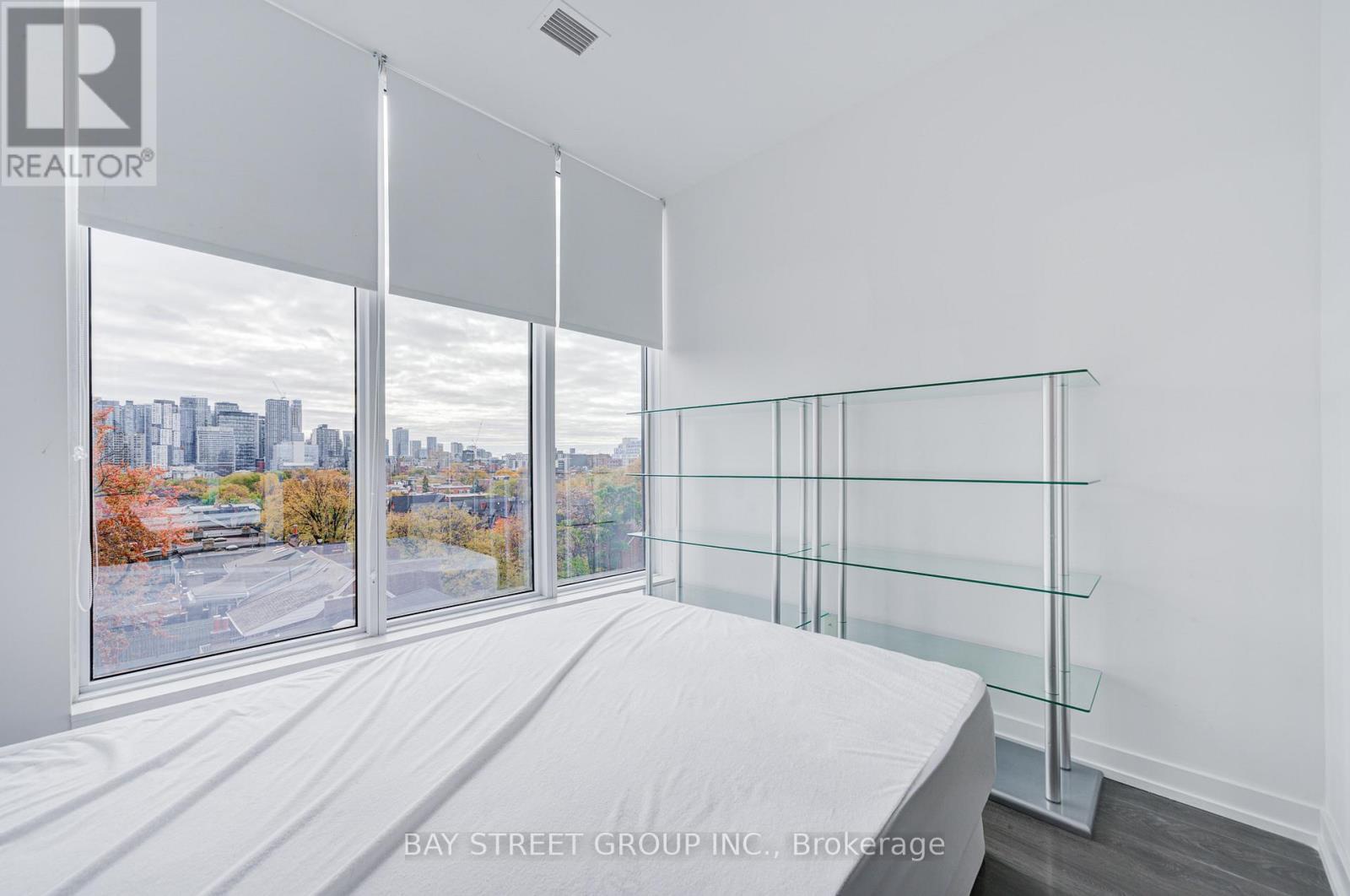 612 - 203 College Street, Toronto (kensington-chinatown), Ontario