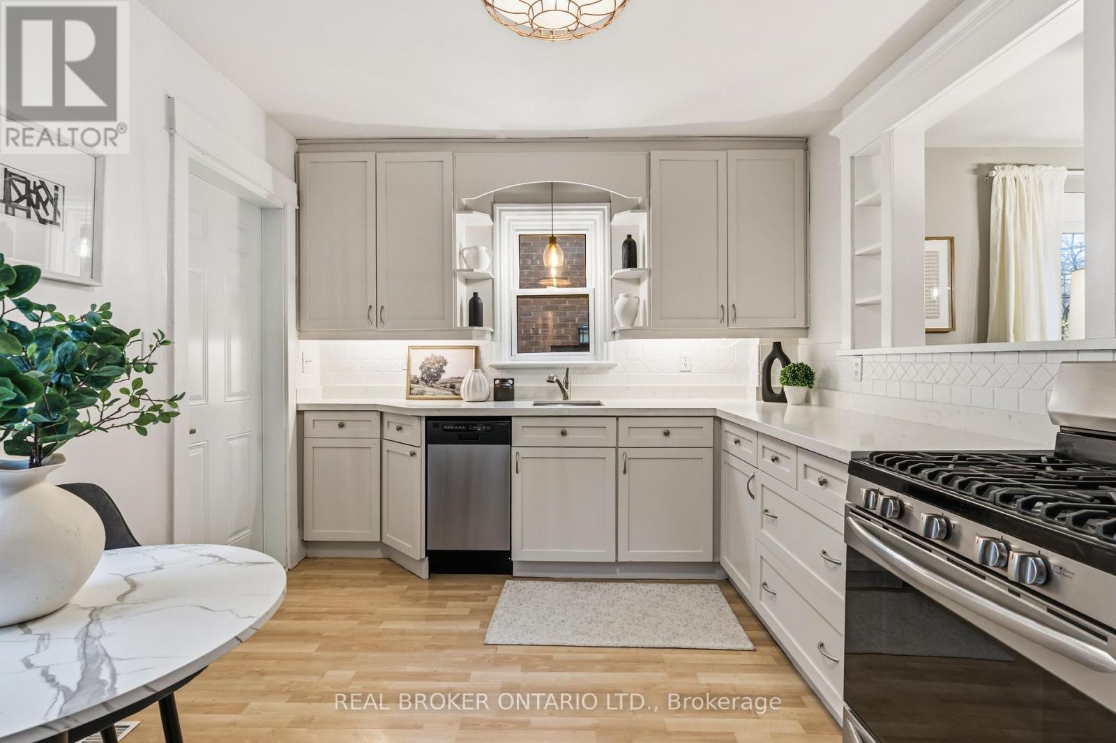 136 Blantyre Avenue, Toronto (the Beaches), Ontario