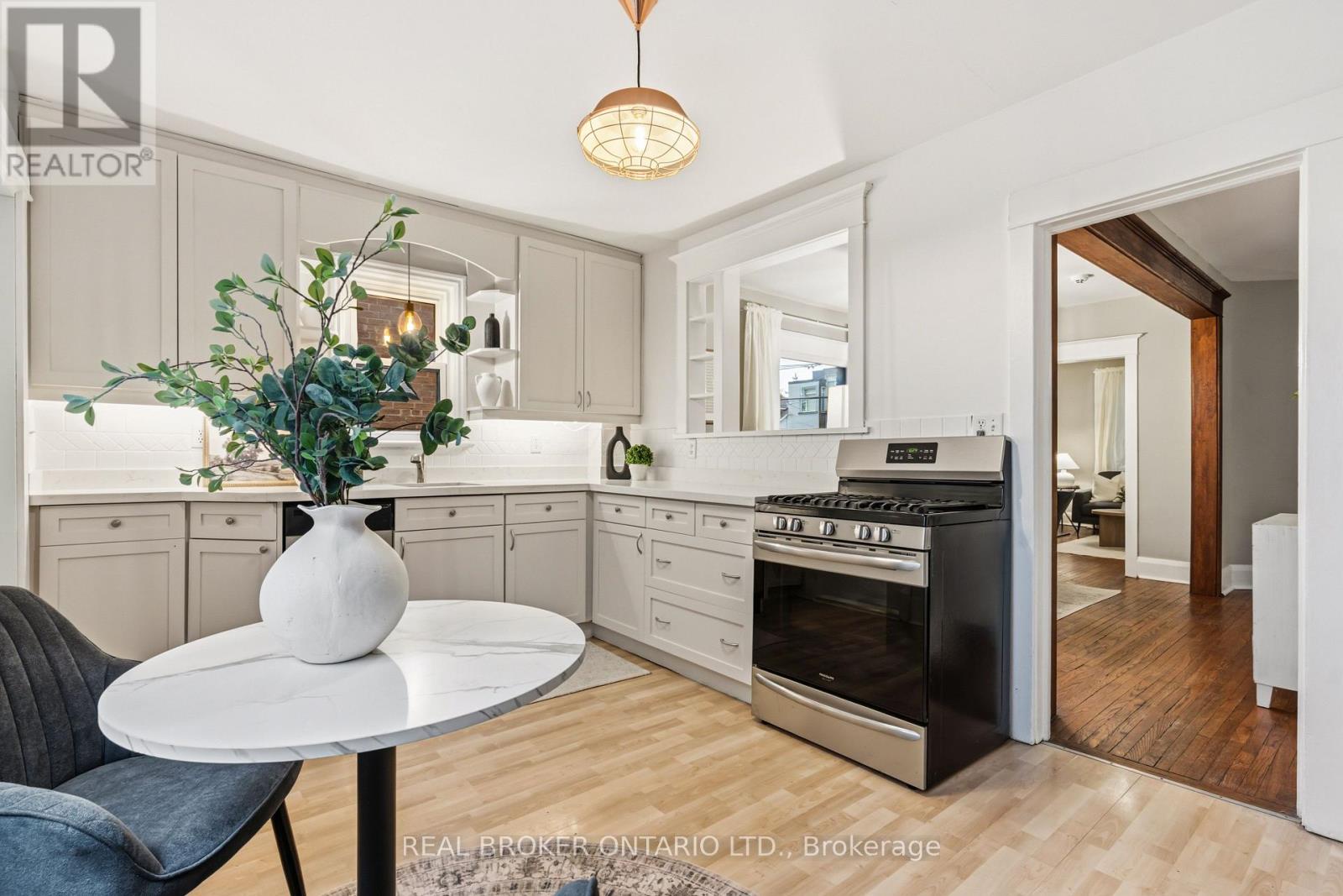 136 Blantyre Avenue, Toronto (the Beaches), Ontario