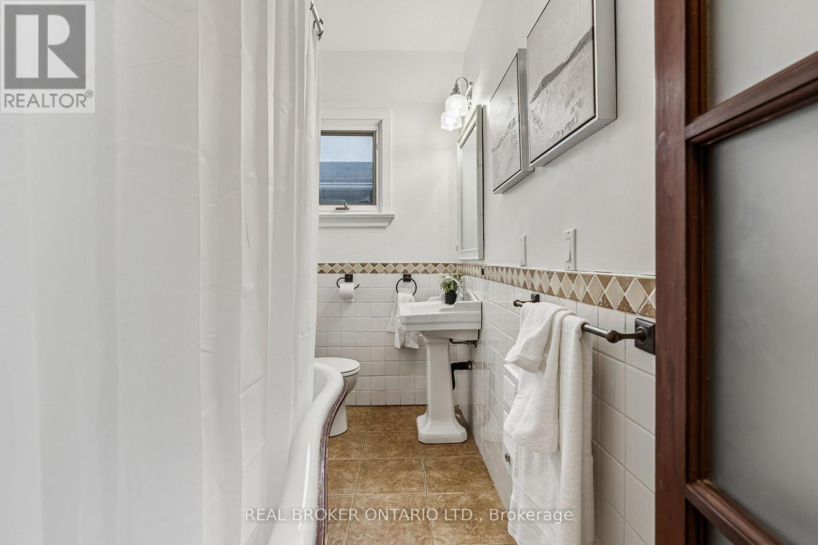 136 Blantyre Avenue, Toronto (the Beaches), Ontario