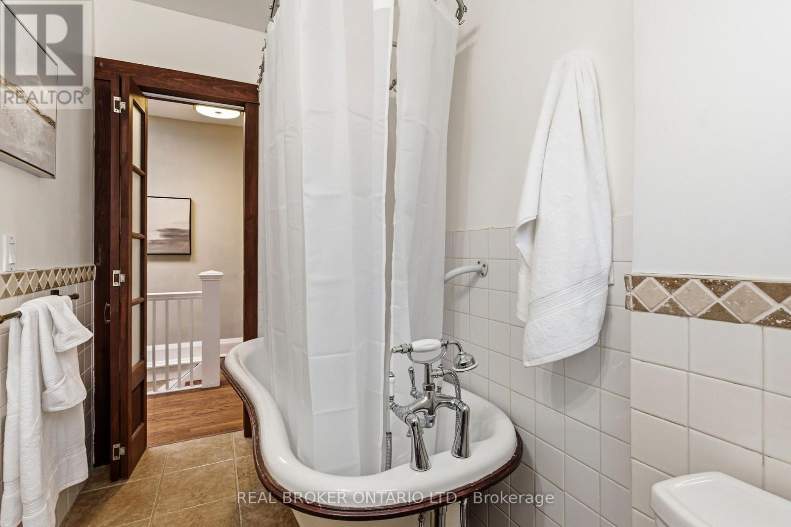 136 Blantyre Avenue, Toronto (the Beaches), Ontario
