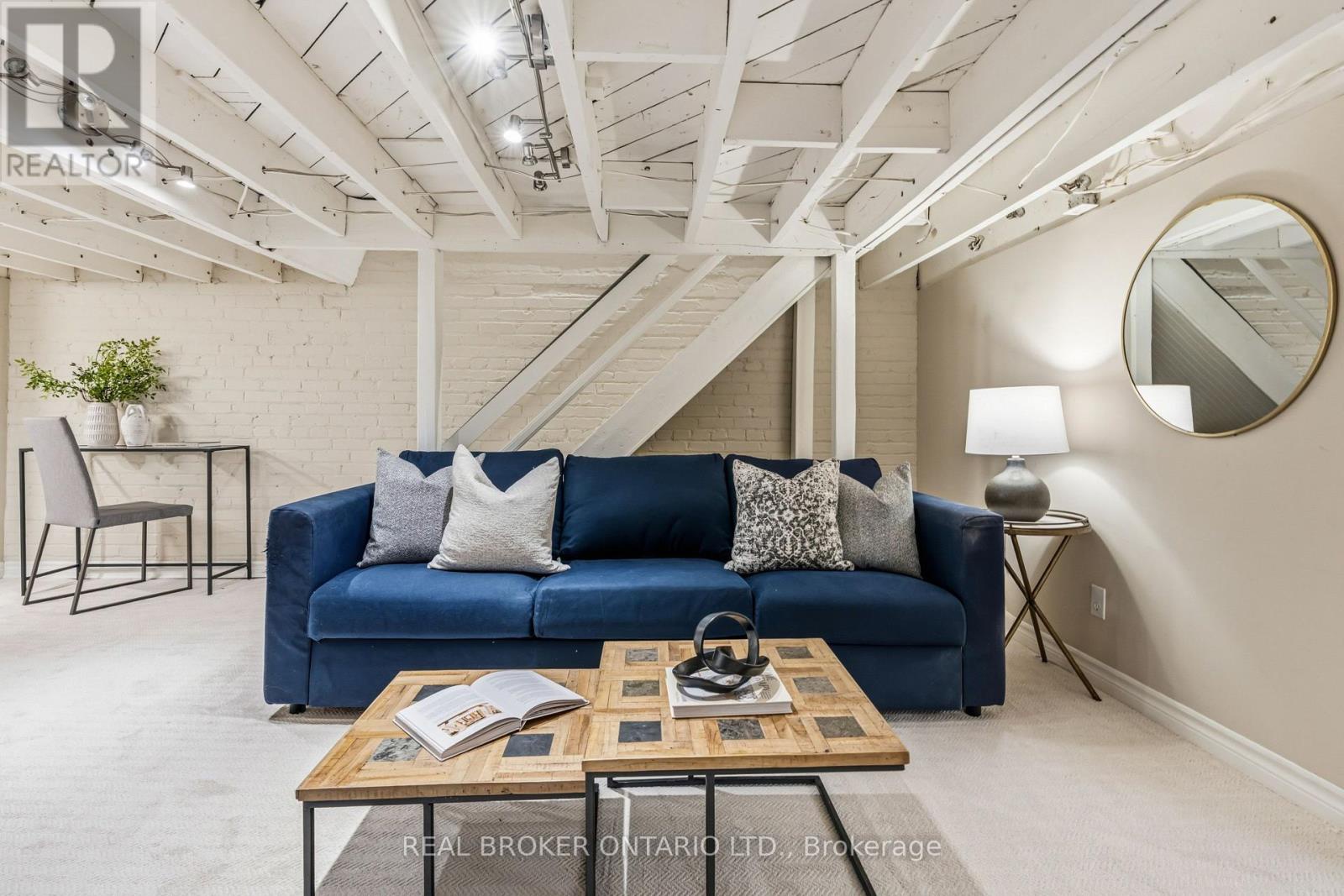 136 Blantyre Avenue, Toronto (the Beaches), Ontario
