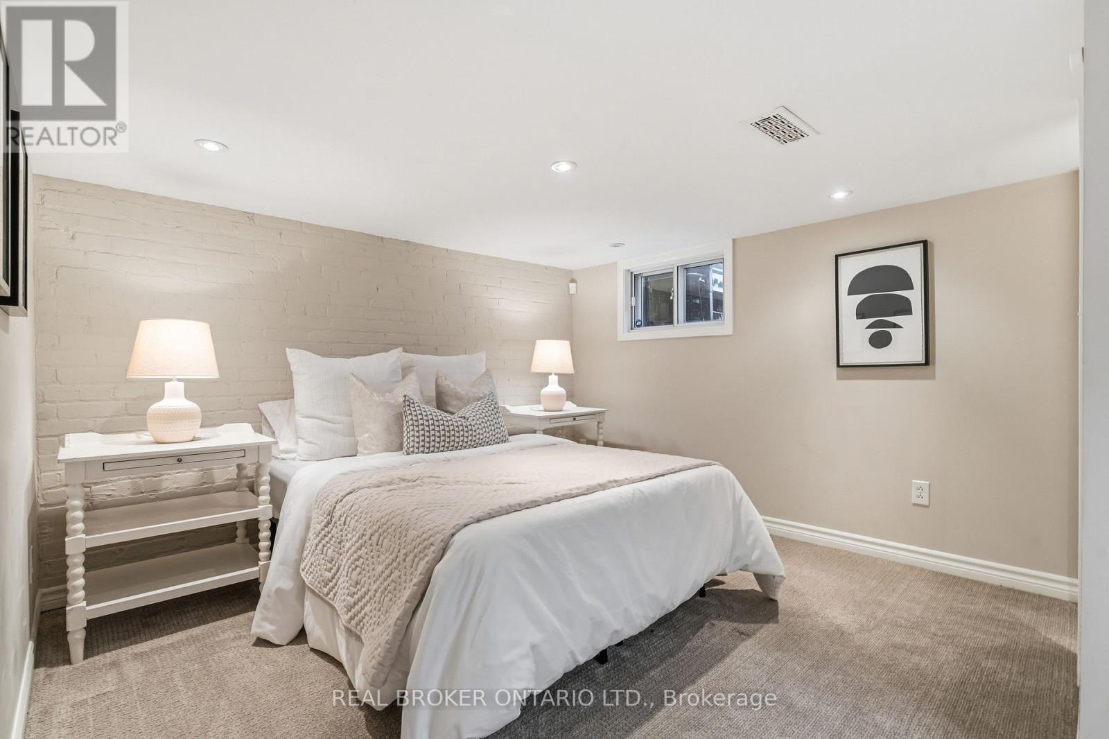 136 Blantyre Avenue, Toronto (the Beaches), Ontario