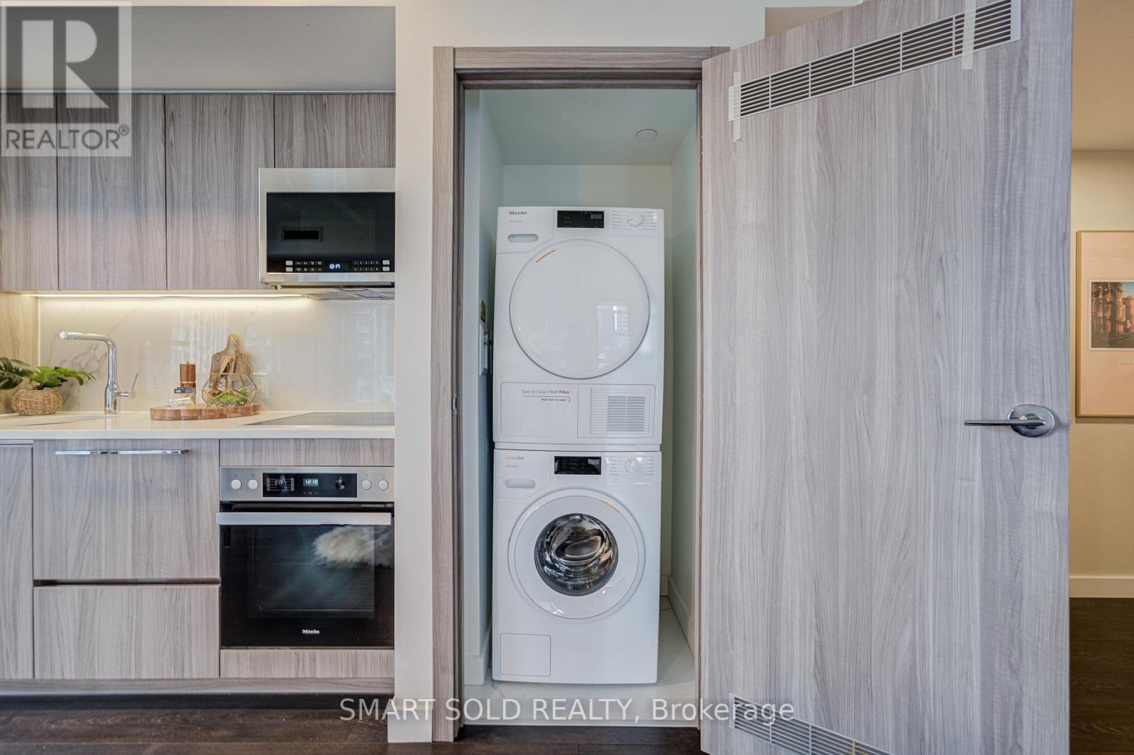 2507 - 38 Widmer Street, Toronto (waterfront Communities), Ontario