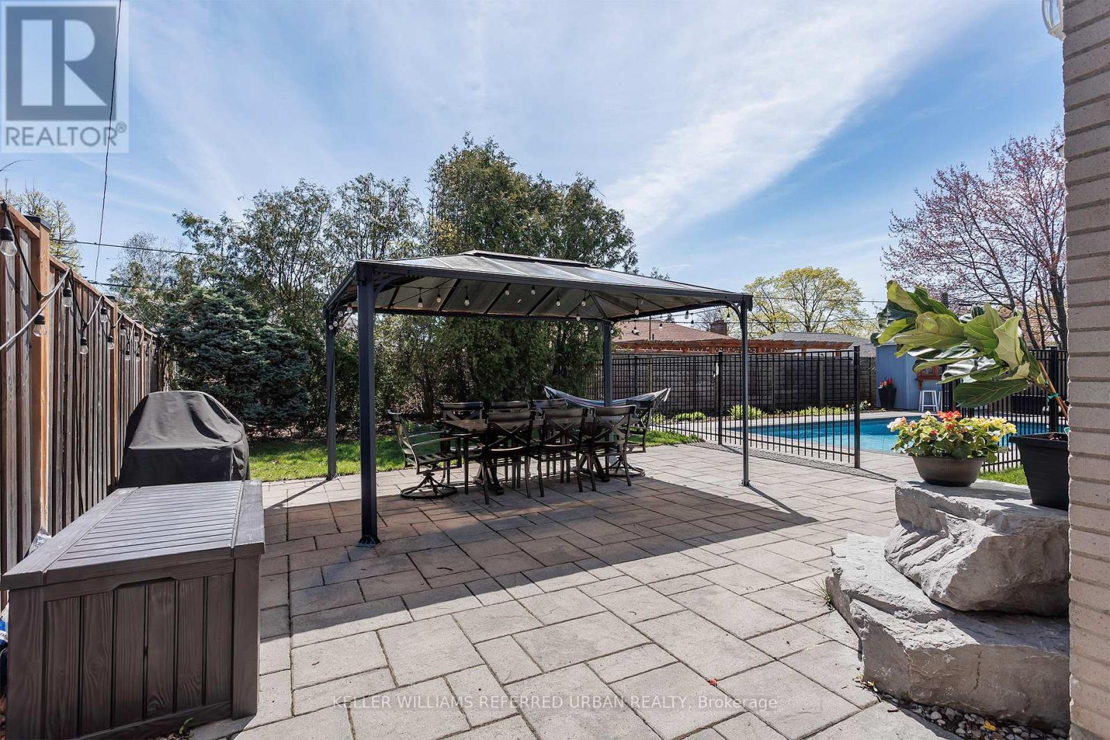 8 Markwood Crescent, Toronto (markland Wood), Ontario