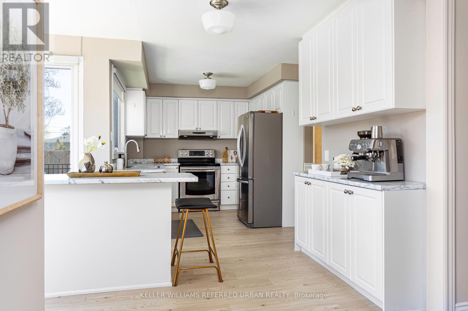 8 Markwood Crescent, Toronto (markland Wood), Ontario