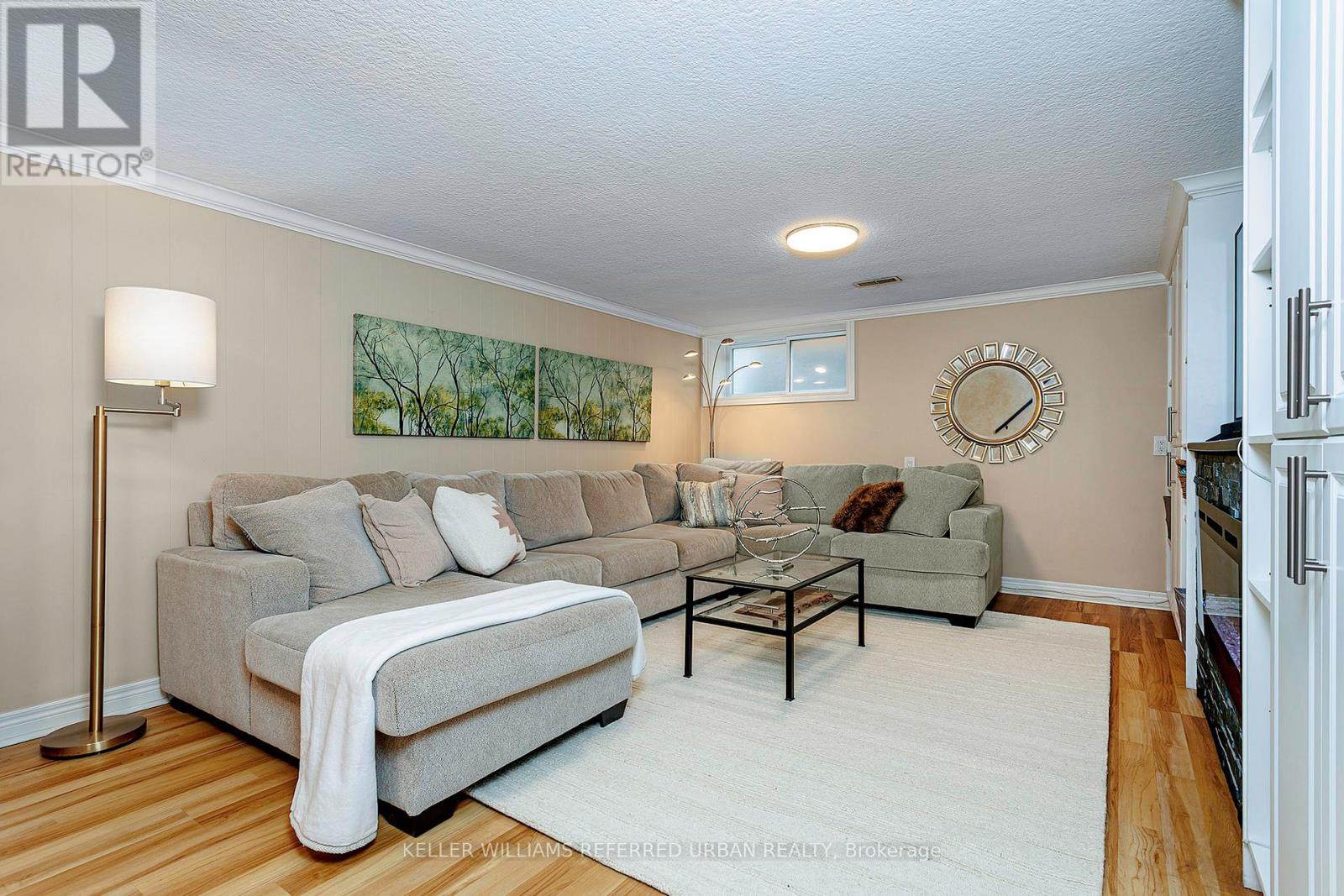 8 Markwood Crescent, Toronto (markland Wood), Ontario